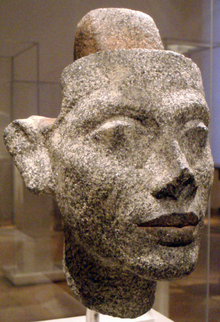 220px statueheadofnefertiti01