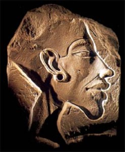 Akhenaton sculpture au nord est d amarn