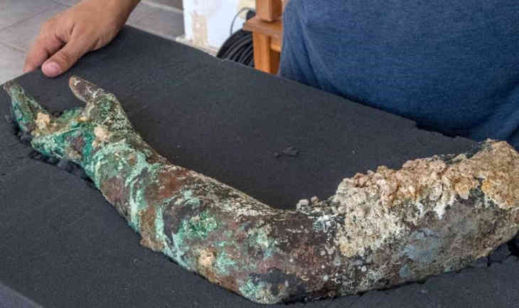 Antikythera bronze arm