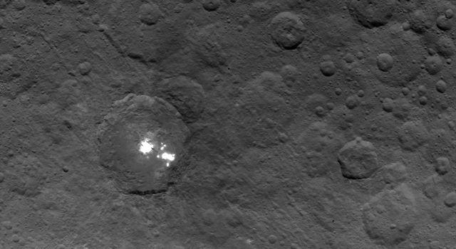 Cratere ceres 10 06 2015 nasa