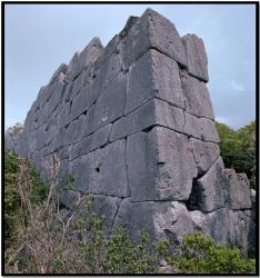 cyclopean-ruins-san-felice-circeo-3.jpg