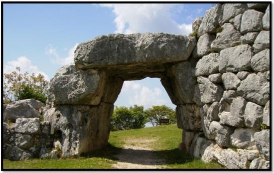 cyclopean-ruins-saracena-gate-italy.jpg