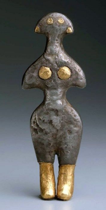 Figurine of goddess from anatolian 2500 2300 bc