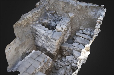 Megiddo tomb treasure 400