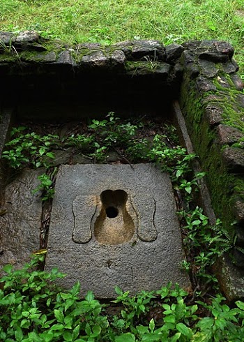 mihintale-toilet.jpg