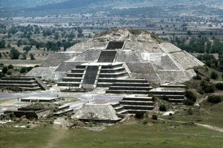 Pyramide de la lune teotihuacan