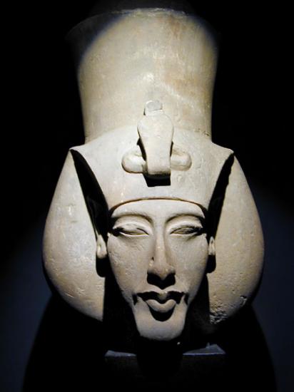 Akhenaton plus age