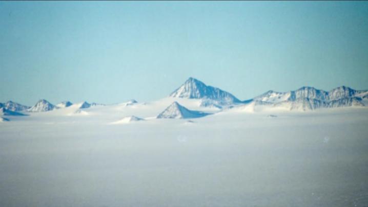 Antarctique russe pyramide5