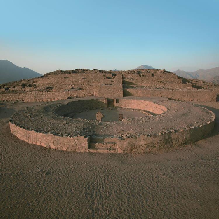 Caral amphitheatre pyramide centrale