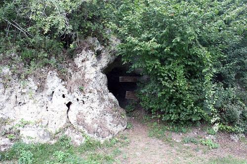 Chatelperron la grottes des fees wikipedia cc by sa 4 0 x500