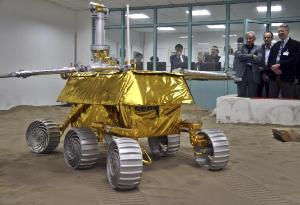 Chinas yutu moon rover mini