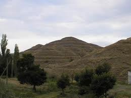 Des pyramides cachées en Crimée ?