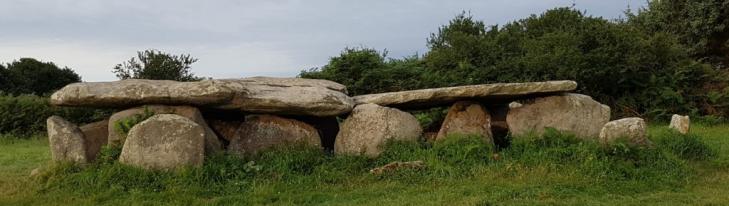 Dolmen ilegrande vue de lentree