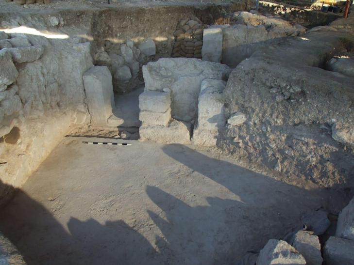 Excavation du camp de la legio vi ferrata romaine