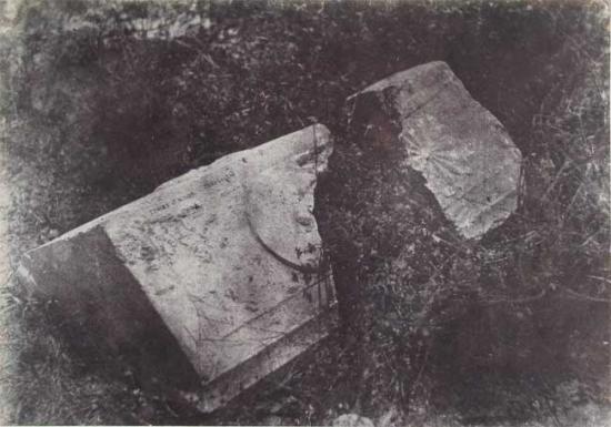 fragmentsarcophagetombeaurois.jpg