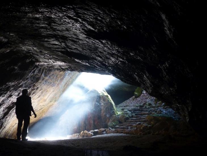 Grotte de la licorne neandertal