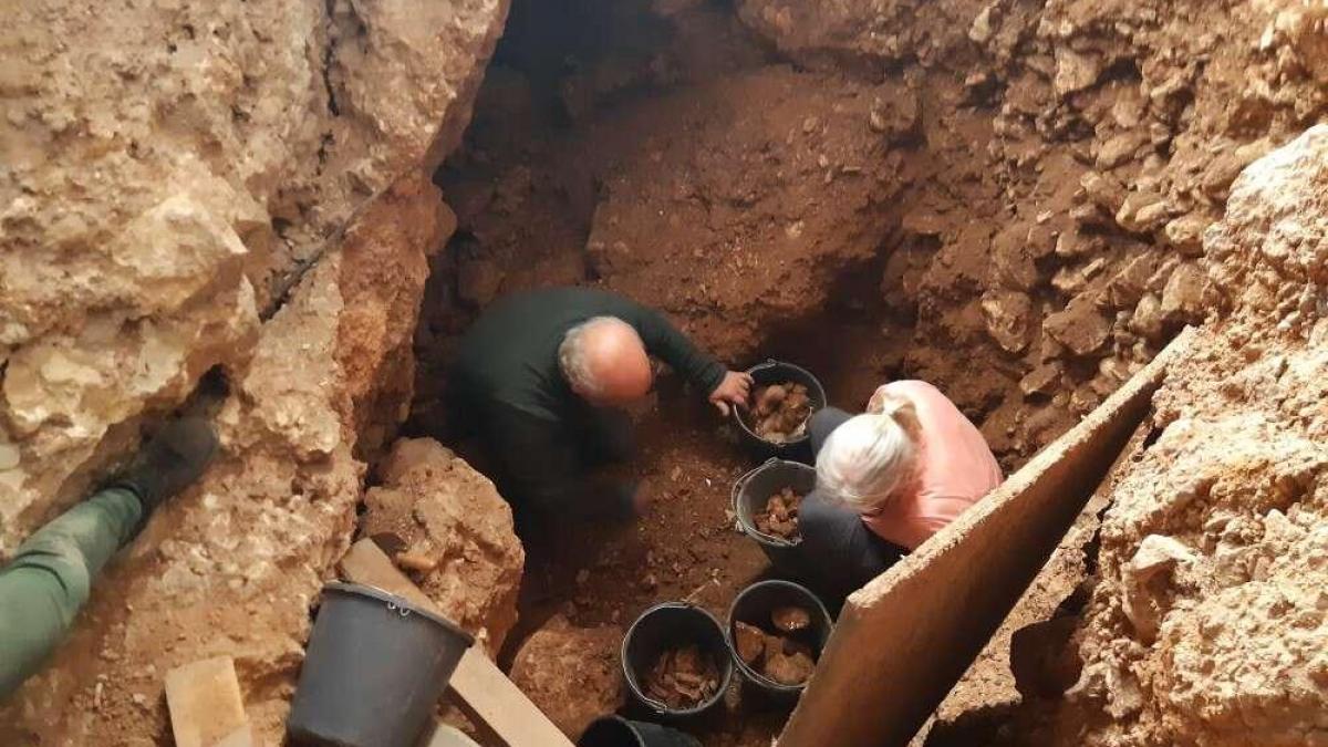 300 000 ans: durcissement des pierres au feu contrôlé