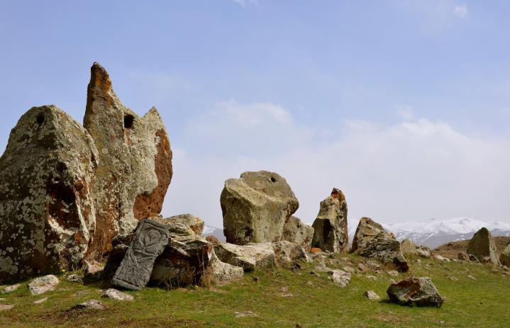 Karahunj megaliths2