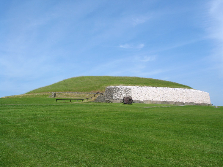 newgrange-ireland-sidhe.jpg