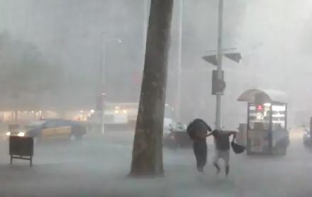 Les orages seraient attirés par les zones sèches