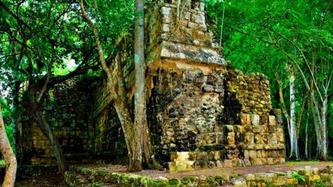 Mexique : Découverte d'un grand Palais Maya au Yucatan