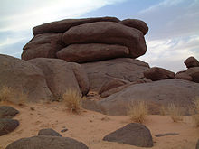 rocher-dans-massif-de-timidjileline.jpg