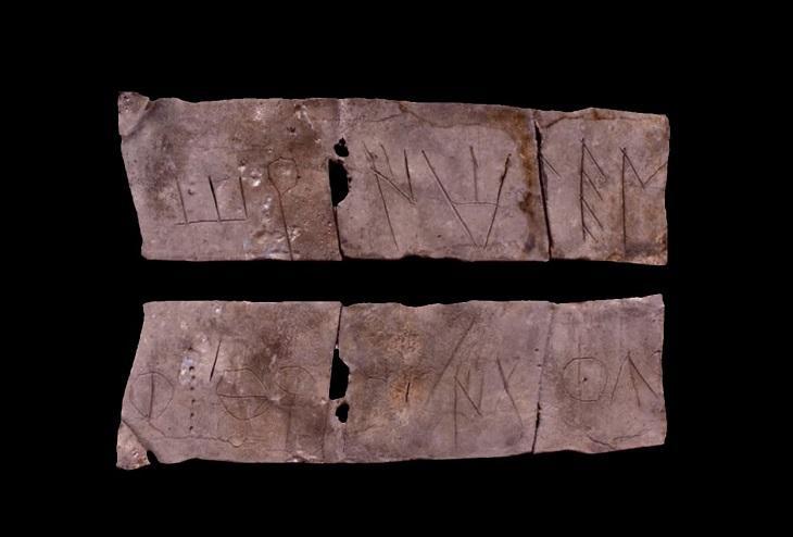 Etude d'une plaque avec l'écriture Ibérique archaïque