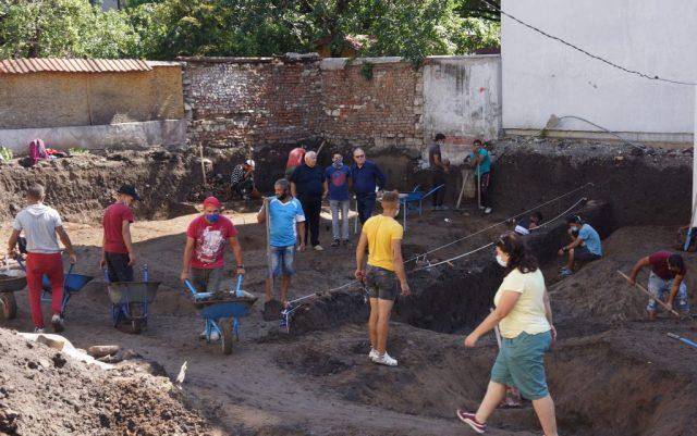 Slatina neolithic settlement sofia bulgaria 8000 year old graves prehistory 3