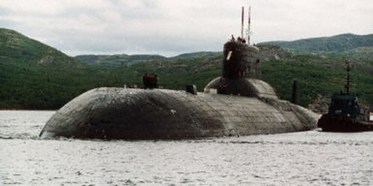 sous-marin-nucleaire-russe-au-port-militaire.jpg