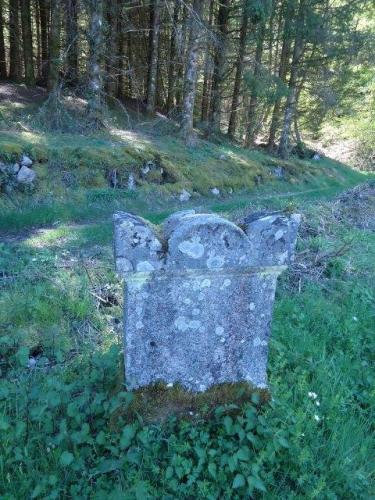 Stele borne route allier