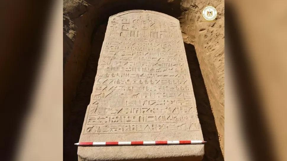 Egypte: une stèle de 2600 ans du pharaon Apries découverte