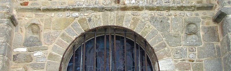 Steles gallo romaines eglise de chatelneuvre