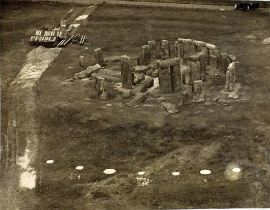 stone-henge-salisbury-1918.jpg