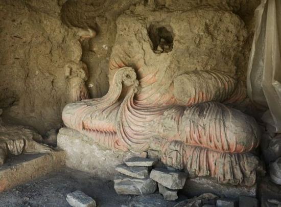 une-statue-endommagee-de-bouddha-sur-le-site-de-mes-ainak.jpg