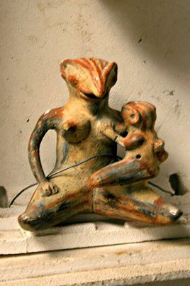 Venus with child statue from sitio barriles volcan chiriqui panama1